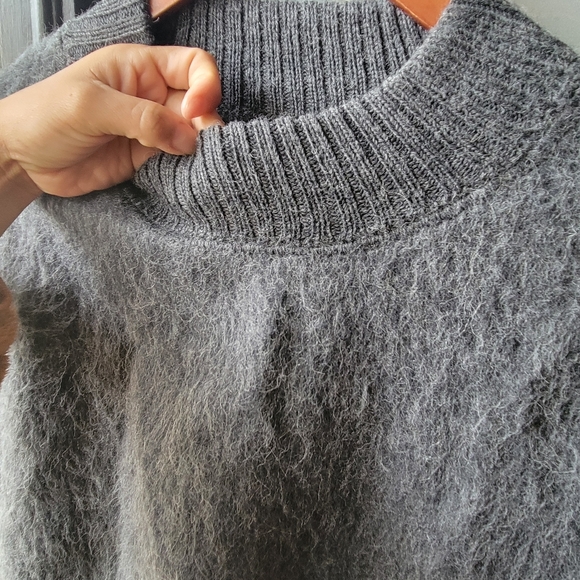 Novica Alpaca Blend Embroidered Floral Cape Fringe Size M Charcoal Made in Peru - Picture 8 of 9